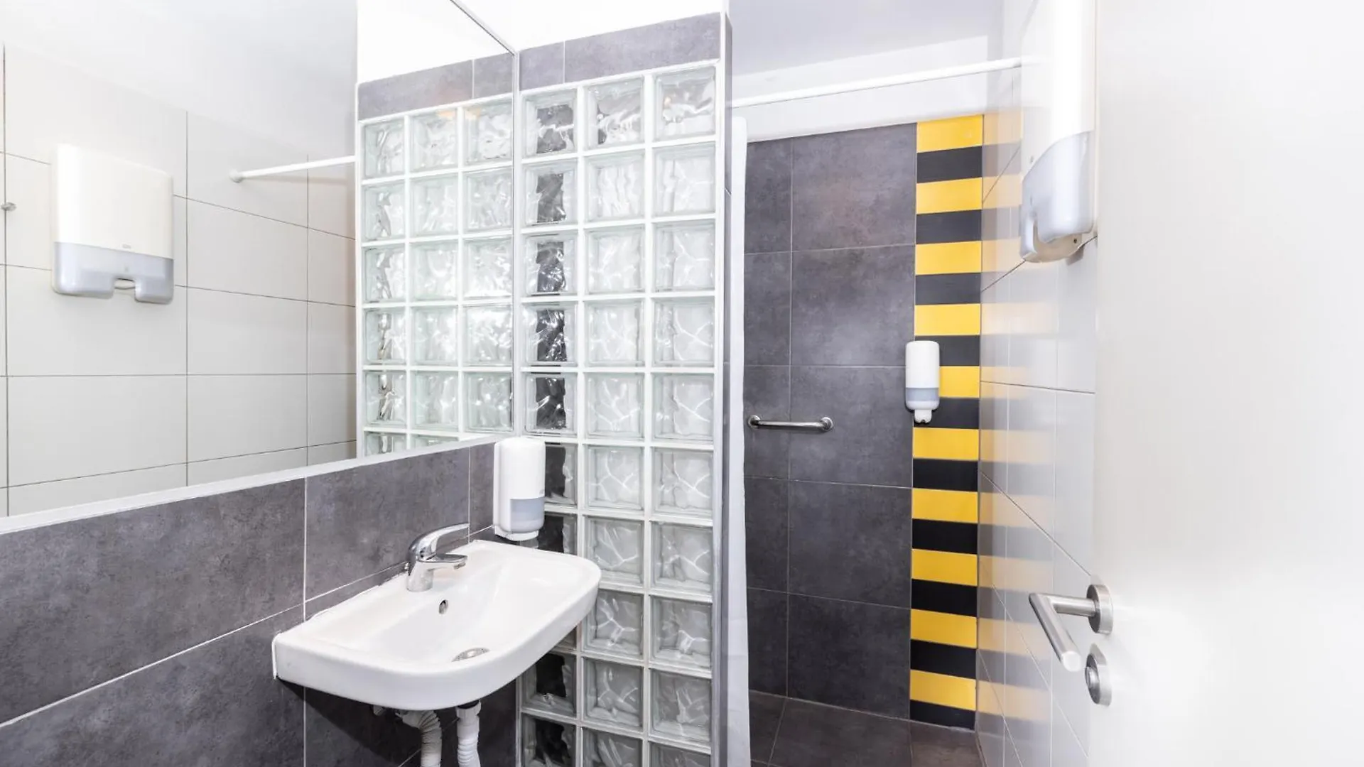 The Hive Party Hostel بودابست
