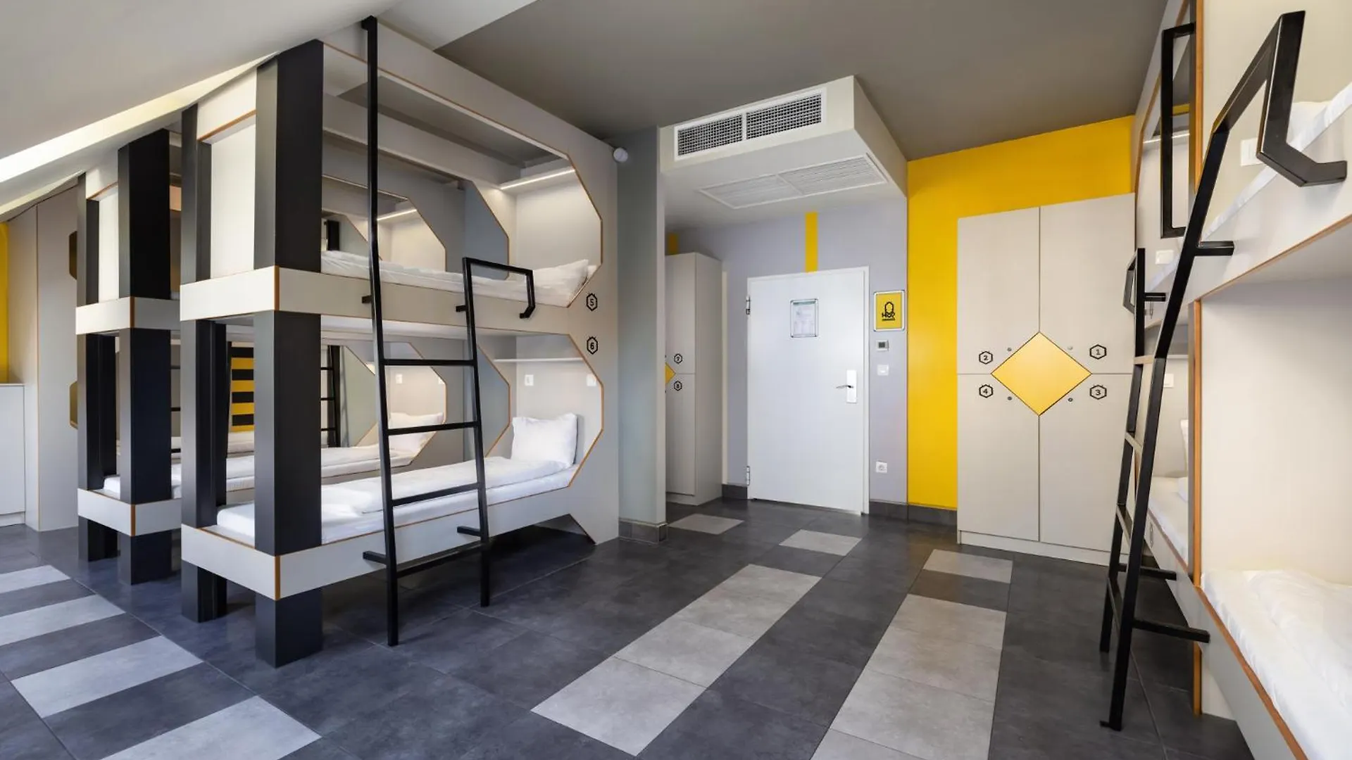 The Hive Party Hostel بودابست