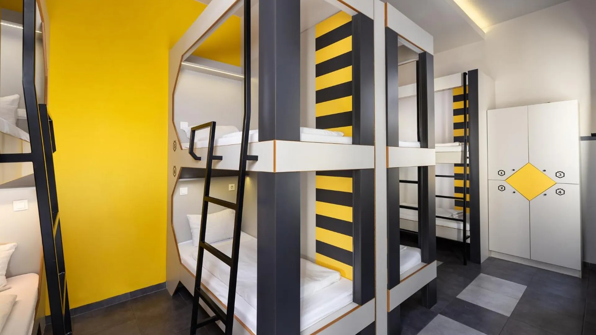 The Hive Party Hostel بودابست 0*,  المجر