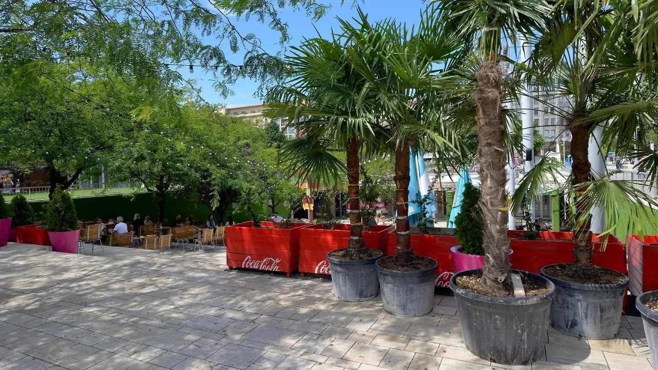 The Hive Party Hostel بودابست المجر