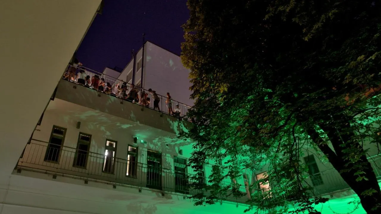 The Hive Party Hostel بودابست