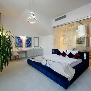  Apartment Karoly Corner Residences