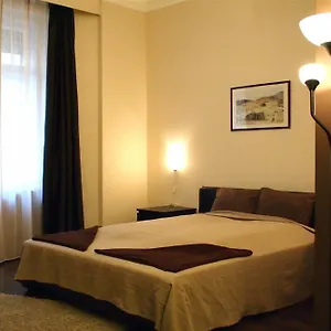Budapest Suites Πανσιόν