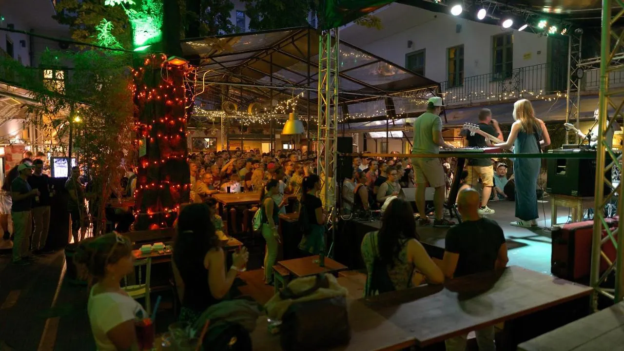 The Hive Party Hostel בודפשט